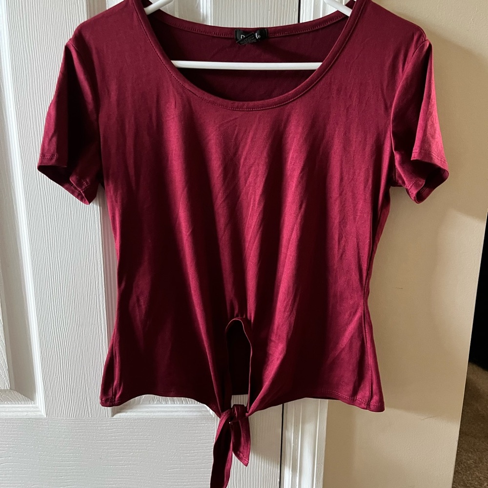 Short-sleeve, front tie shirt. Maroon. Size medium.